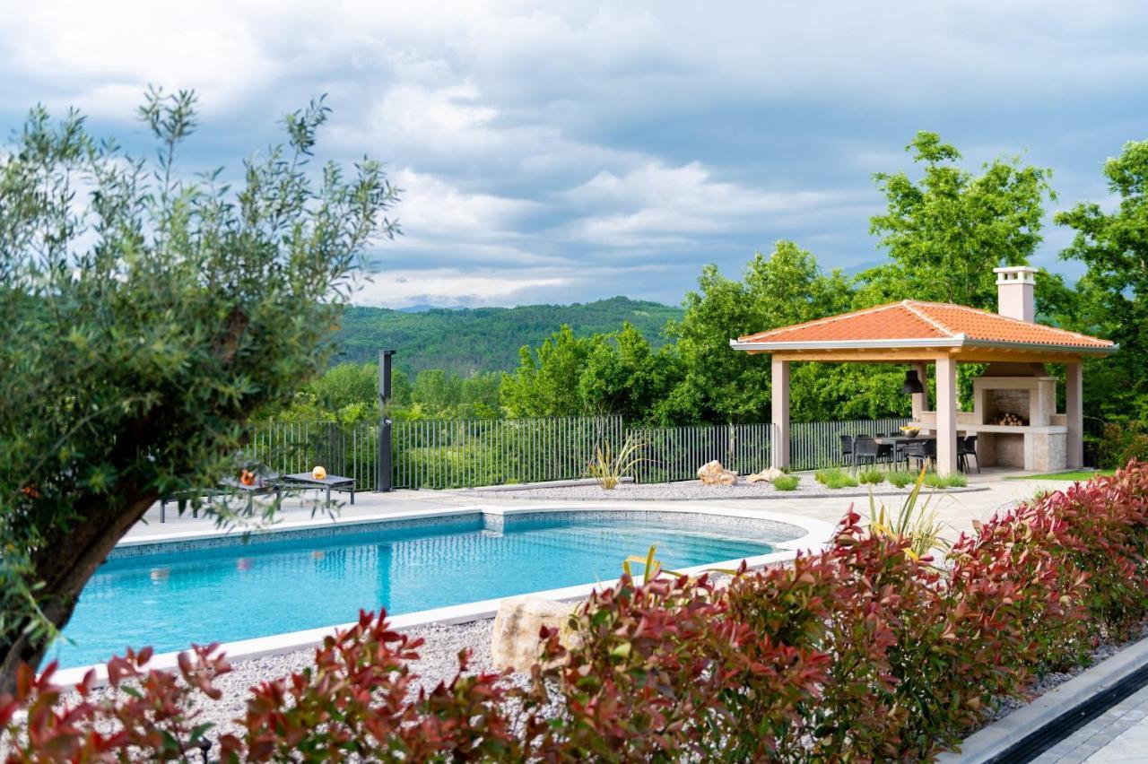 Luxury Villa Santa Cruz With Xl Pool And Jacuzzi Potpican Luaran gambar
