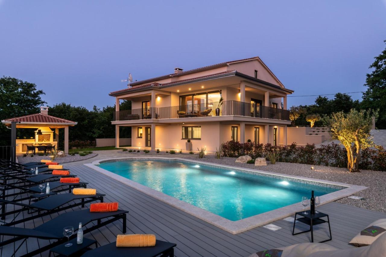 Luxury Villa Santa Cruz With Xl Pool And Jacuzzi Potpican Luaran gambar