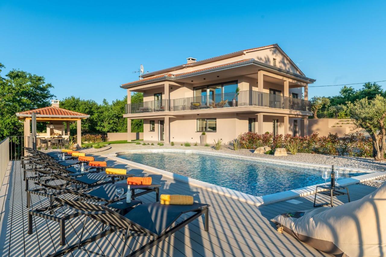 Luxury Villa Santa Cruz With Xl Pool And Jacuzzi Potpican Luaran gambar