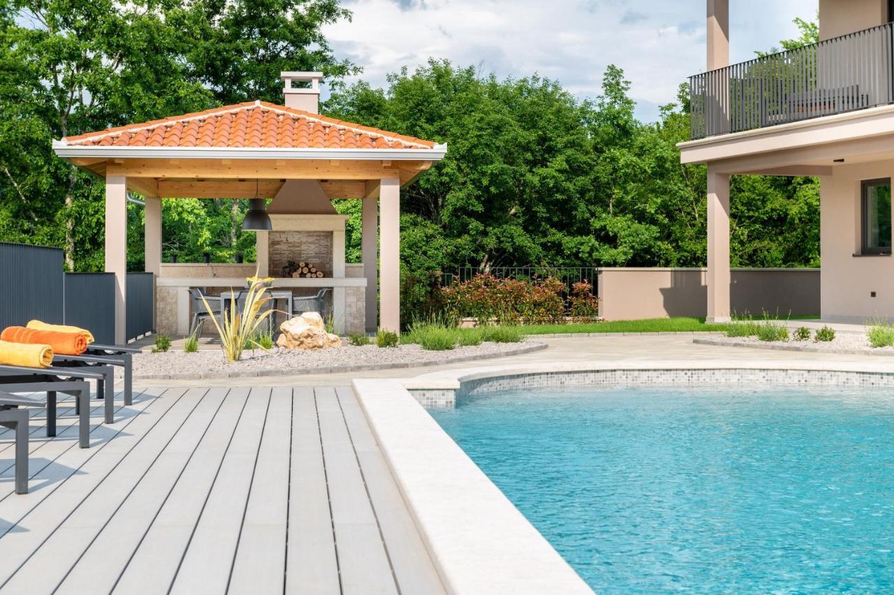 Luxury Villa Santa Cruz With Xl Pool And Jacuzzi Potpican Luaran gambar