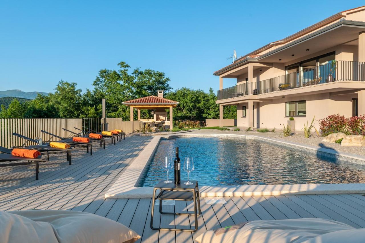 Luxury Villa Santa Cruz With Xl Pool And Jacuzzi Potpican Luaran gambar