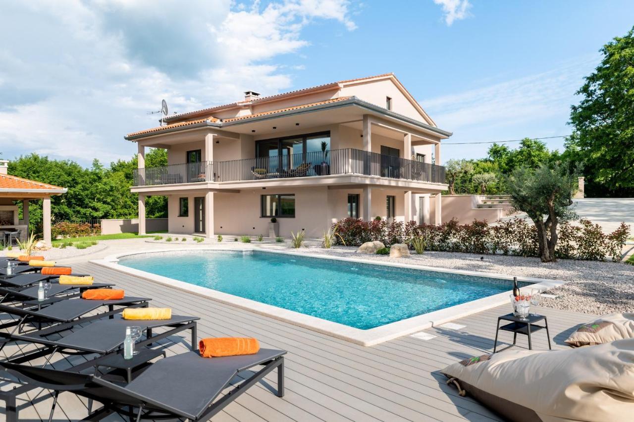 Luxury Villa Santa Cruz With Xl Pool And Jacuzzi Potpican Luaran gambar